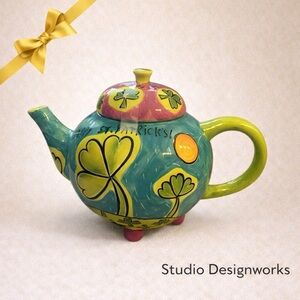 Studio Designworks Clover Teapot 8x12